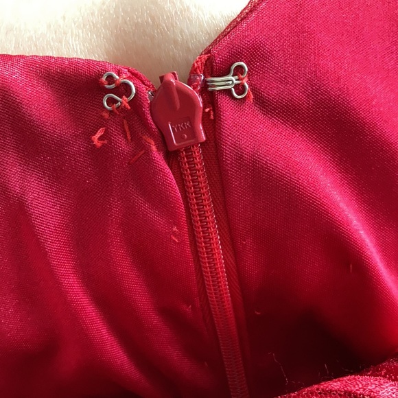 Elegant red dress, size 2. Never worn. - Picture 9 of 9
